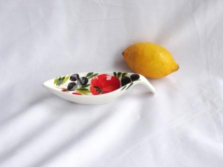 Antipastiera-Schiffchen Tomate Olive